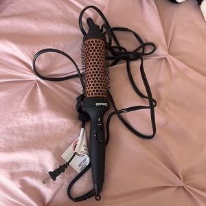 Amika Blowout Babe Thermal Brush